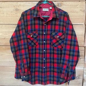 St. John’s bay 100% wool vintage button down ❄️